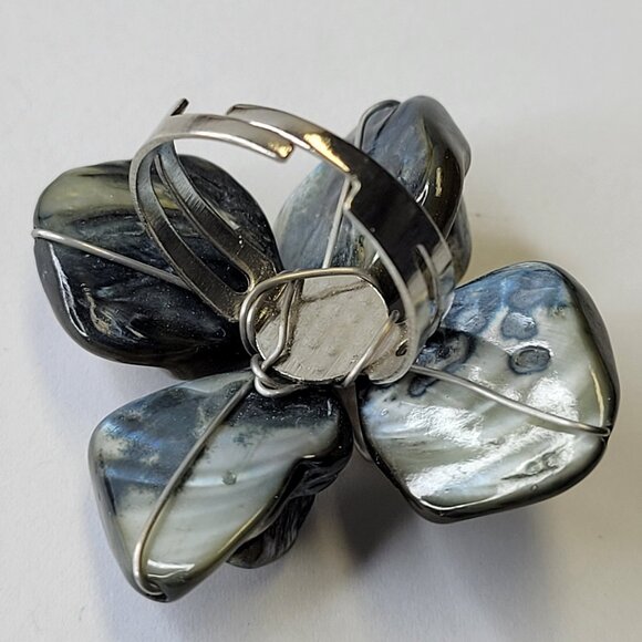 Genuine White Pearl Adjustable Ring with green hues - Picture 4 of 6